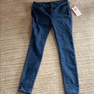 Women’s size 4 Ivanka Trump skinny jeans